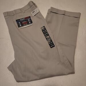 NWT Roundtree & Yorke Travel Smart Classic Fit Pleated Pants Size 44 X 29